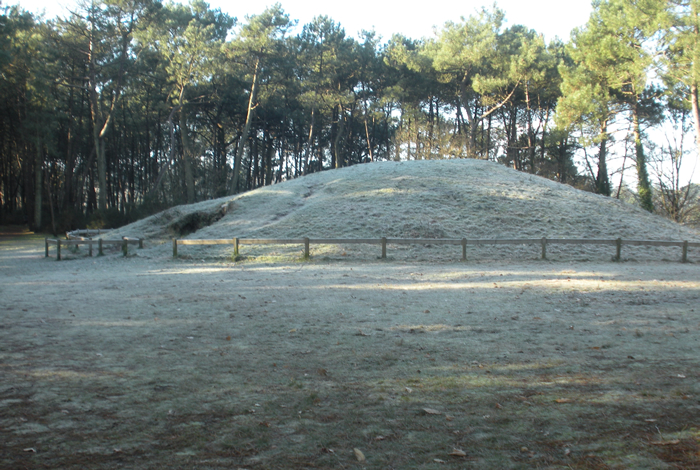 Le Tumulus et les tombelles de Kernours